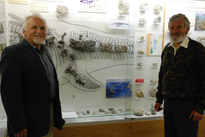 Die Entdecker der versteinerten Skelettreste des Fischsauriers der Secëda J. Comploj und M. Strobl im Museum Gherdëina, 2014